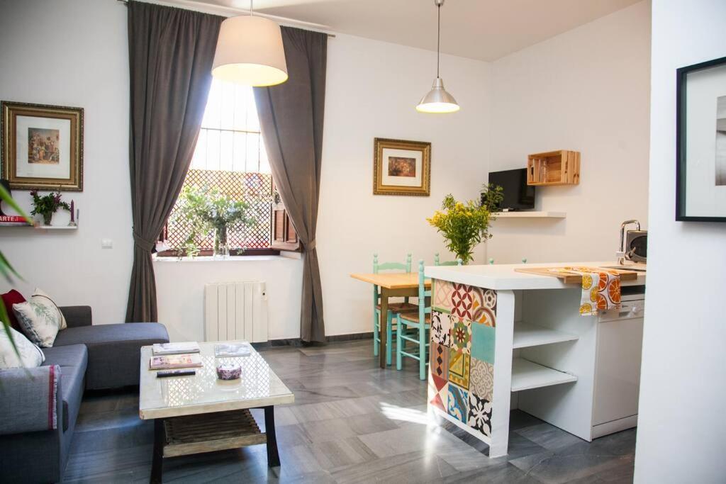 Beautiful Silent Apartment Private Parking Séville Extérieur photo