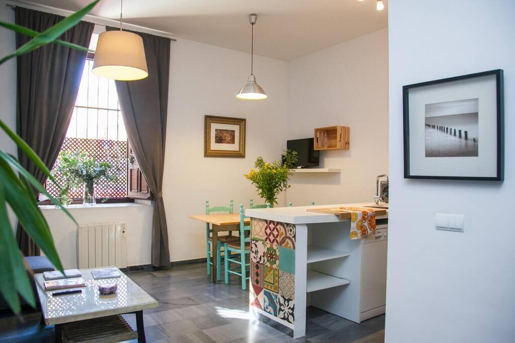 Beautiful Silent Apartment Private Parking Séville Extérieur photo